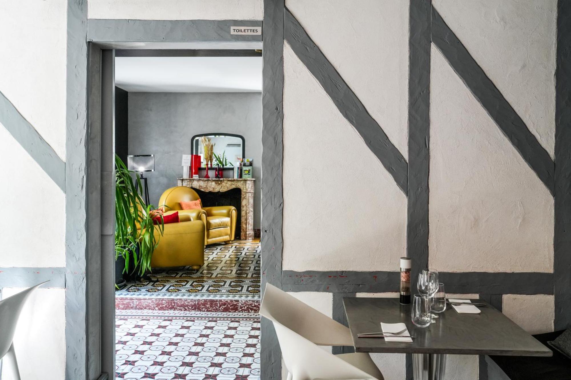 Logis Hotel & Restaurant Le Cadet De Gascogne Saint-Justin  المظهر الخارجي الصورة