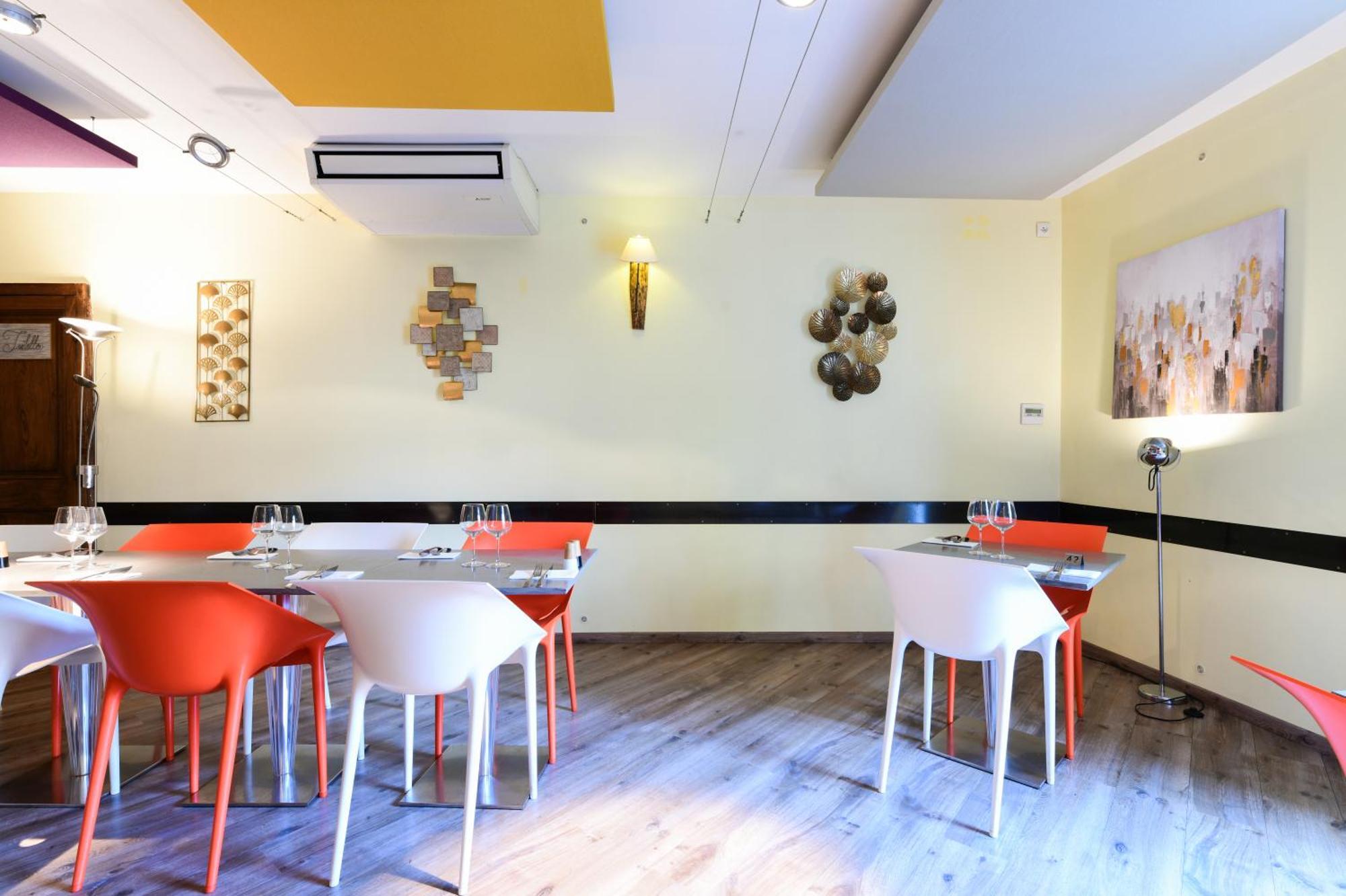 Logis Hotel & Restaurant Le Cadet De Gascogne Saint-Justin  المظهر الخارجي الصورة