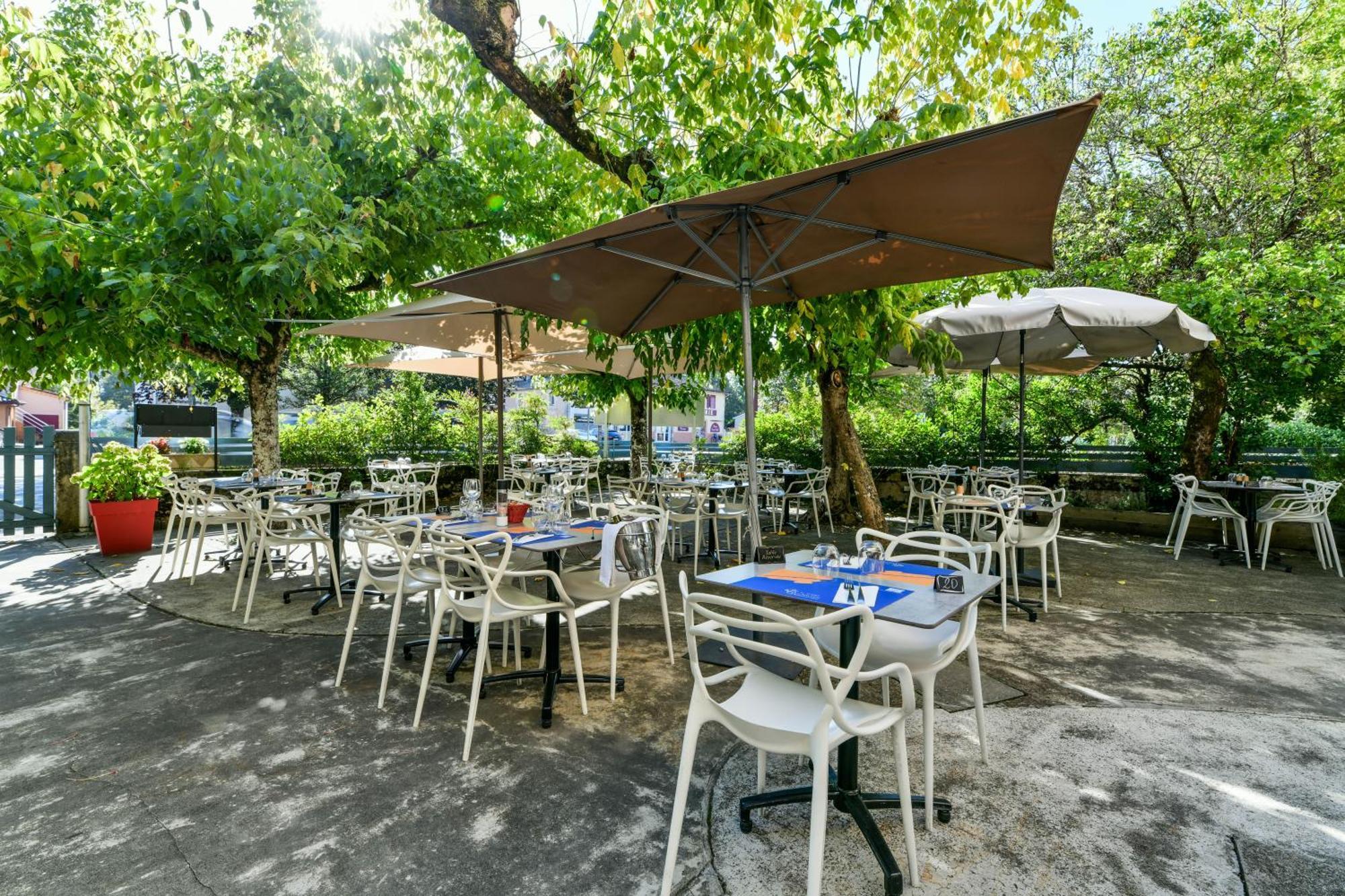 Logis Hotel & Restaurant Le Cadet De Gascogne Saint-Justin  المظهر الخارجي الصورة