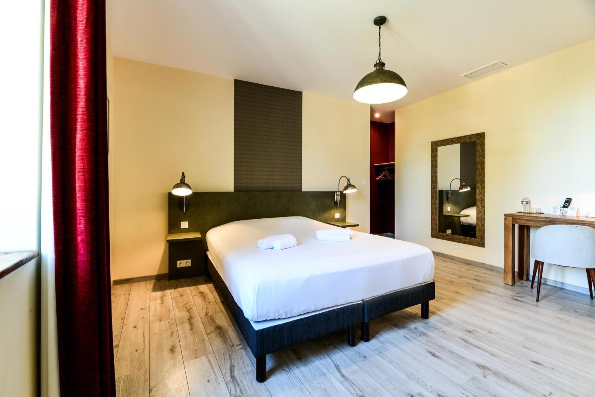 Logis Hotel & Restaurant Le Cadet De Gascogne Saint-Justin  المظهر الخارجي الصورة